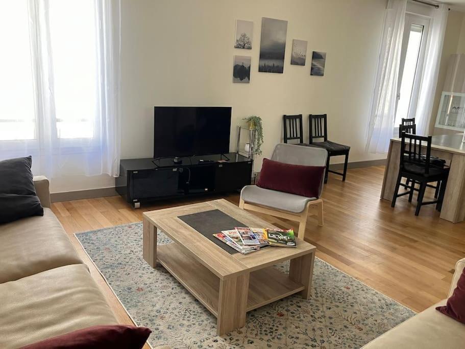Appartement Spacieux En Centre Ville Vendôme Buitenkant foto
